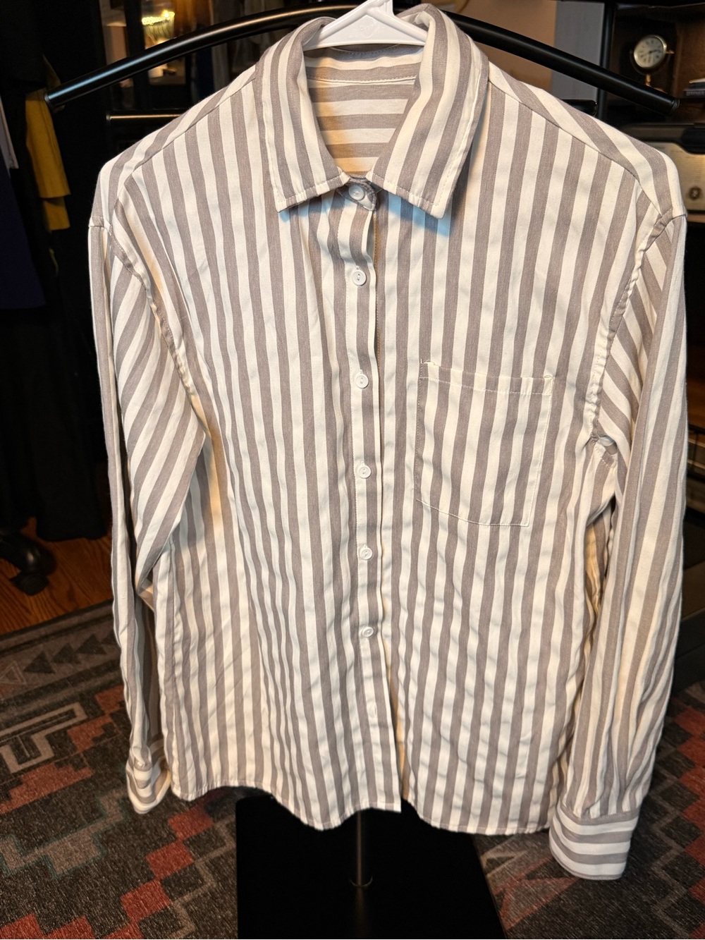 Long-Sleeve Vertical Stripe Shirt - Gray & White